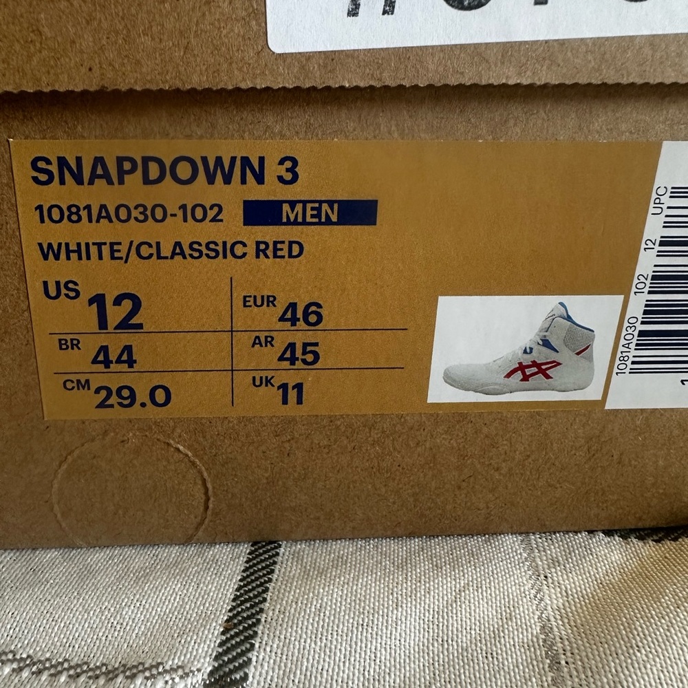 ASICS High-Top Wrestling Shoes in White/Red/Blue - Picture 5 of 5